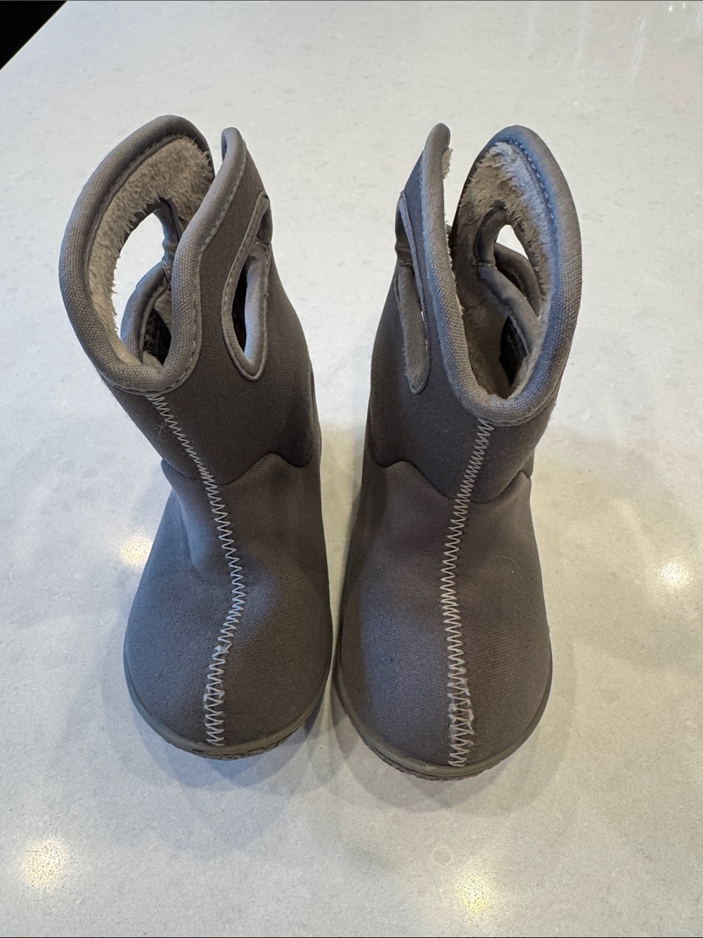 Bogs Kids Gray Pull-On Fleece-Lined Rain & Snow Boots size 8 easy to slip on.